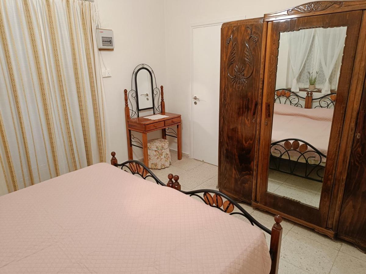The Grapevine Guest House Paphos Esterno foto