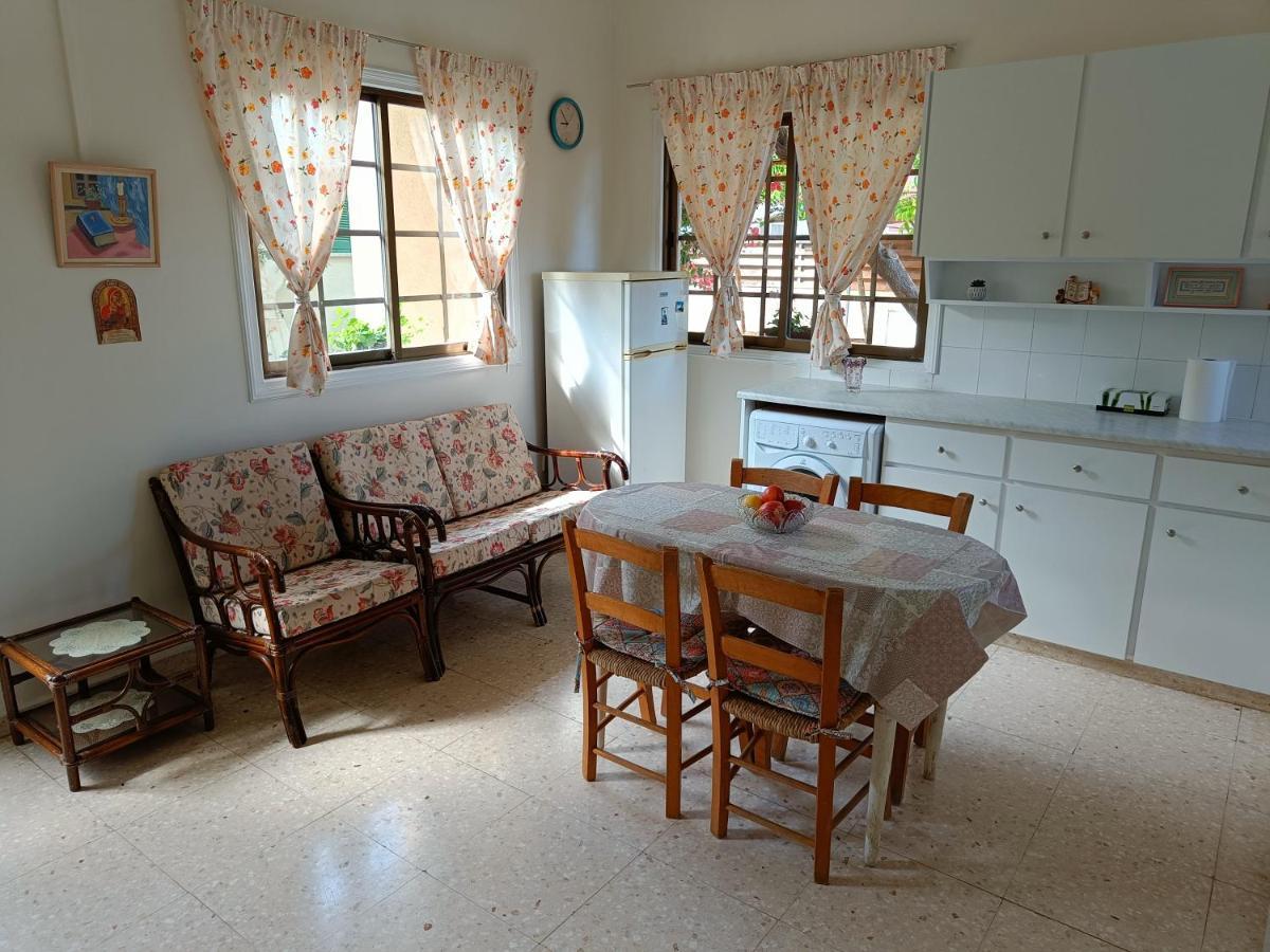 The Grapevine Guest House Paphos Esterno foto