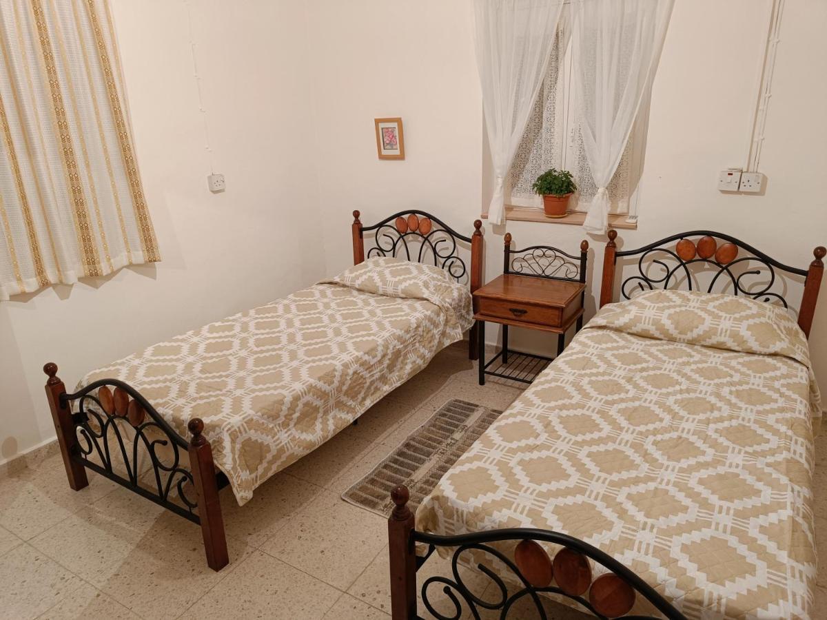 The Grapevine Guest House Paphos Esterno foto